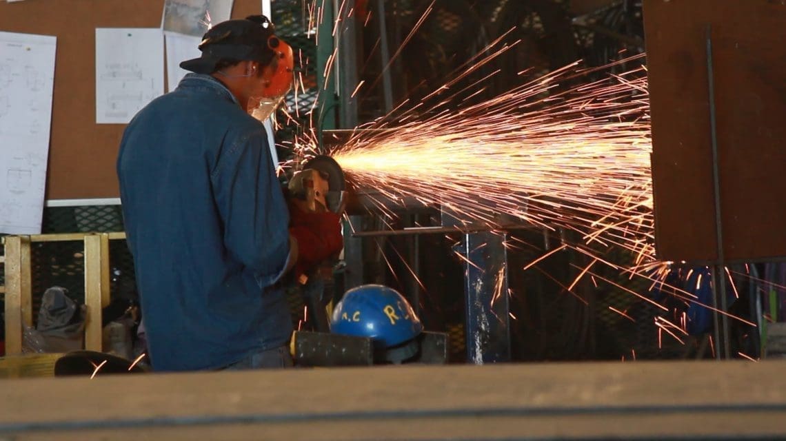 Por la expansión económica en Santa Fe, la provincia capacita en oficios para atender la demanda de empresas