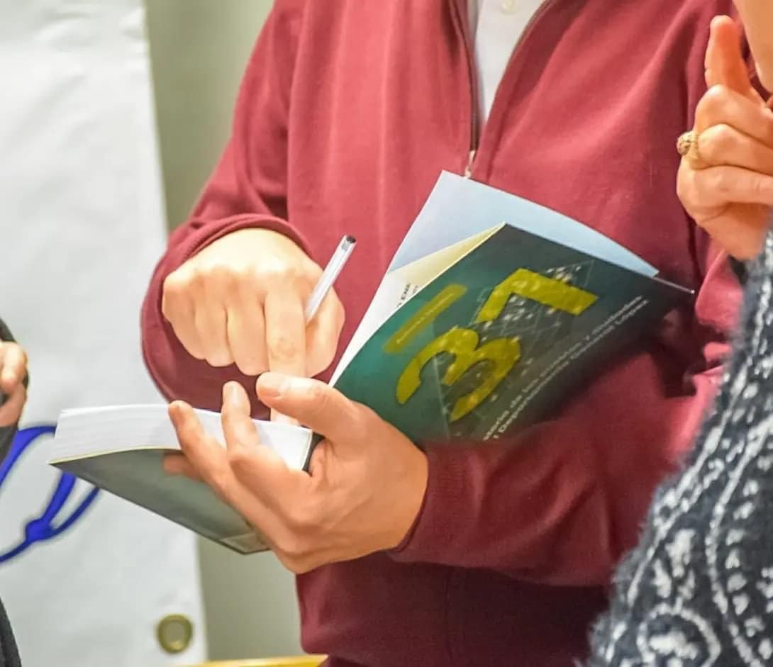 El senador Enrico presentó junto a las escritoras de Sancti Spíritu el libro de historia "31"