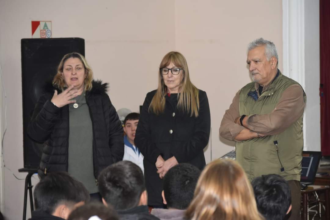 Impulsado por la diputada Silvia Ciancio y la comuna, en Elortondo trabajan en el abordaje del grooming y el bullying Impulsado por la diputada Silvia Ciancio y la comuna, en Elortondo trabajan en el abordaje del grooming y el bullying