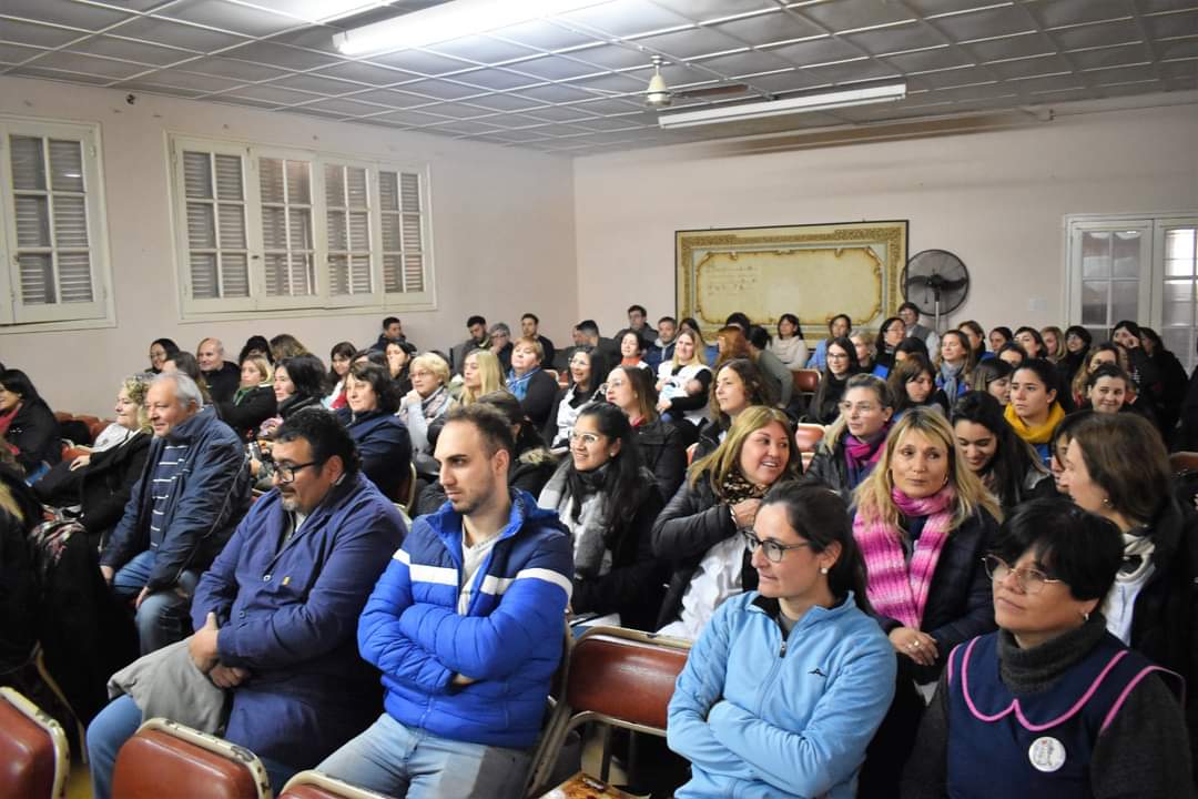Impulsado por la diputada Silvia Ciancio y la comuna, en Elortondo trabajan en el abordaje del grooming y el bullying Impulsado por la diputada Silvia Ciancio y la comuna, en Elortondo trabajan en el abordaje del grooming y el bullying