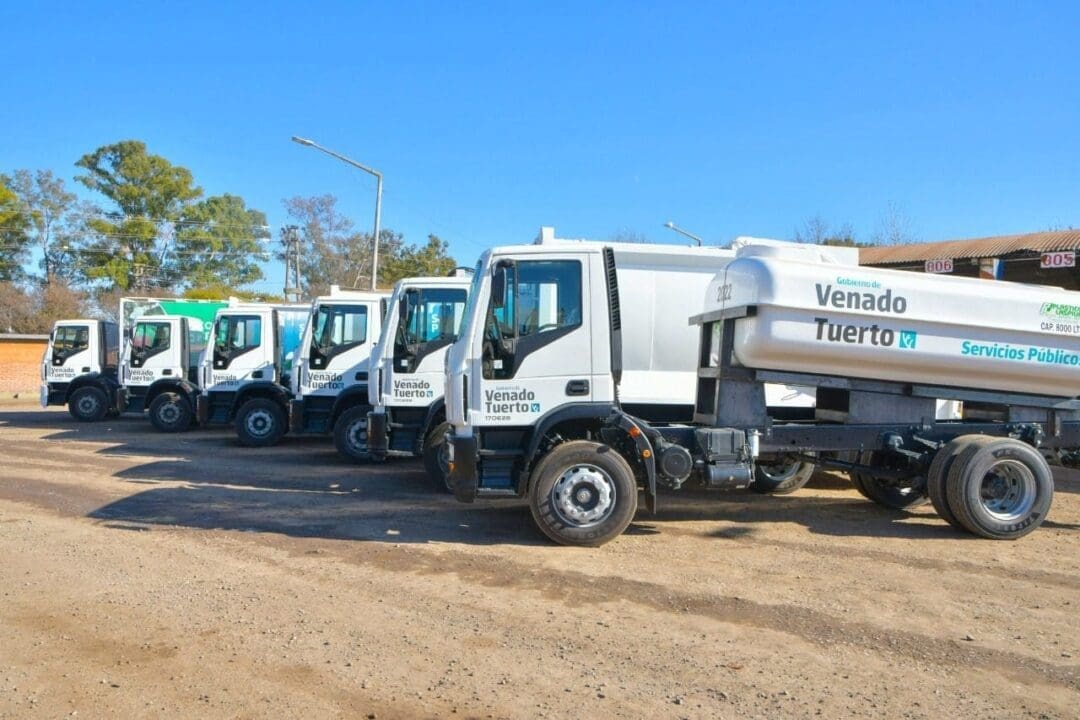 Venado Tuerto: El municipio presentó seis nuevos camiones que reforzarán la prestación de servicios Venado Tuerto: El municipio presentó seis nuevos camiones que reforzarán la prestación de servicios