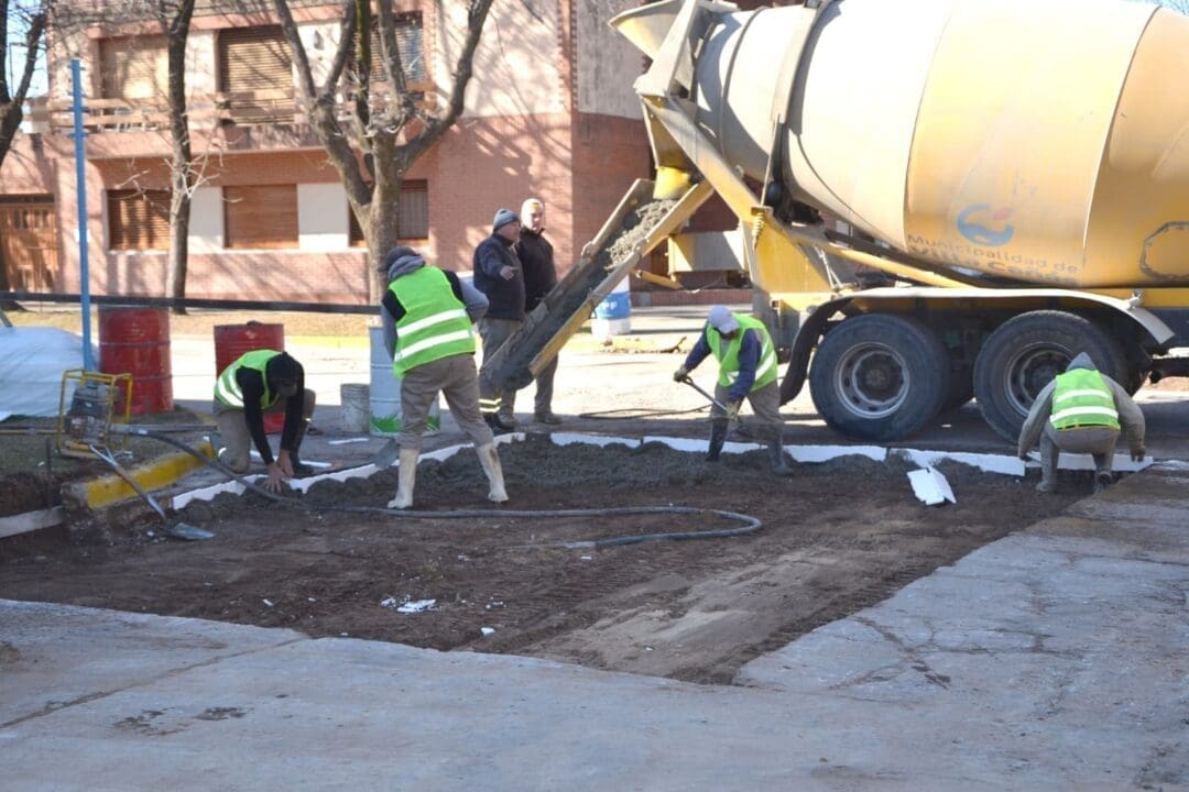 Villa Cañás: Continúa el plan de obras públicas con trabajos de bacheo Villa Cañás: Continúa el plan de obras públicas con trabajos de bacheo