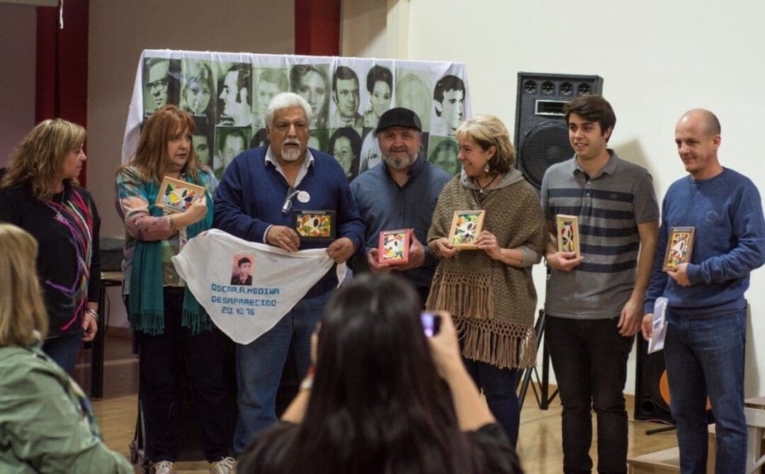 Reconocimiento a la memoria de Analía Arriola, docente desaparecida de Villa Cañás Reconocimiento a la memoria de Analía Arriola, docente desaparecida de Villa Cañás