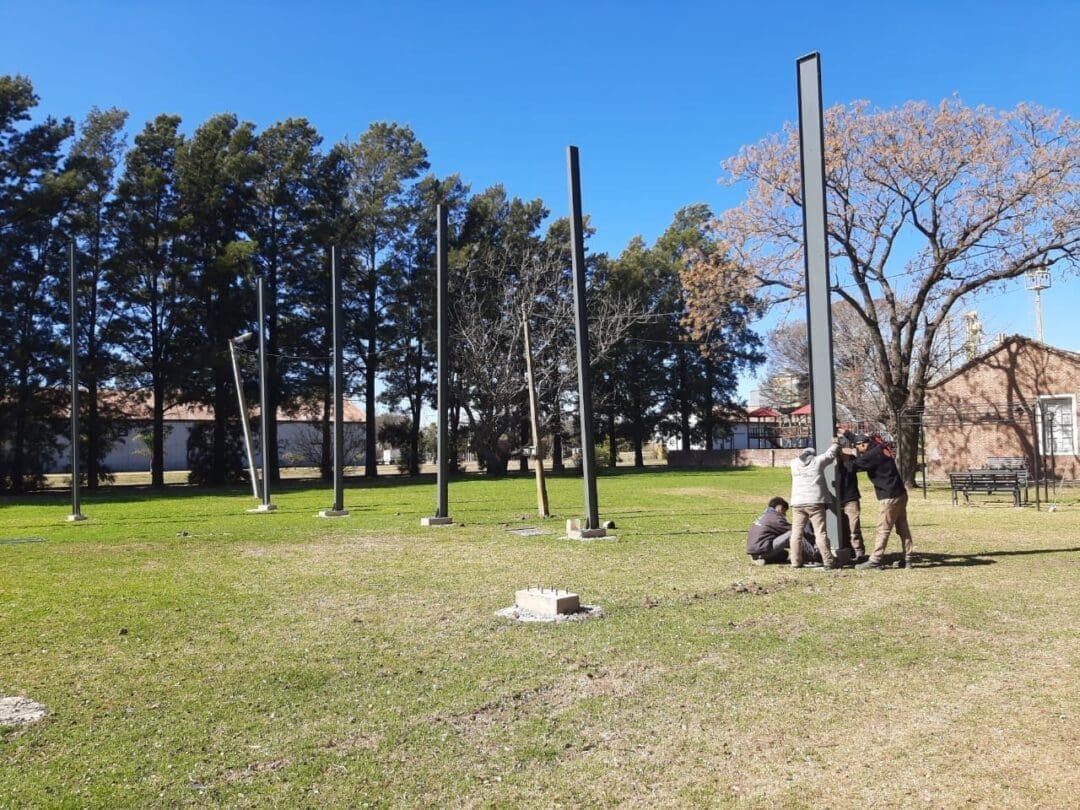 Villa Cañás: Avanza la construcción del escenario "Los 3 Maestros"