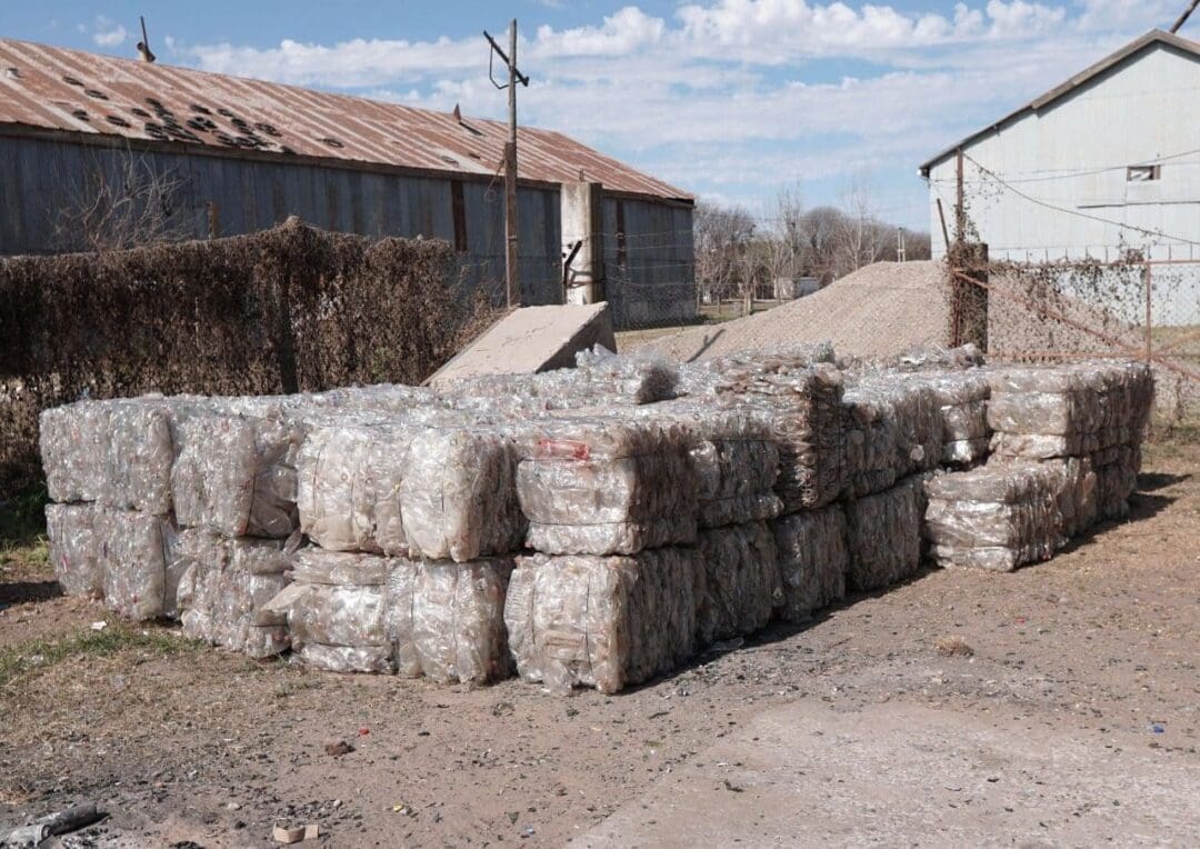 Reciclado en Villa Cañás: Se entregaron 1280 kilos de botellas PET