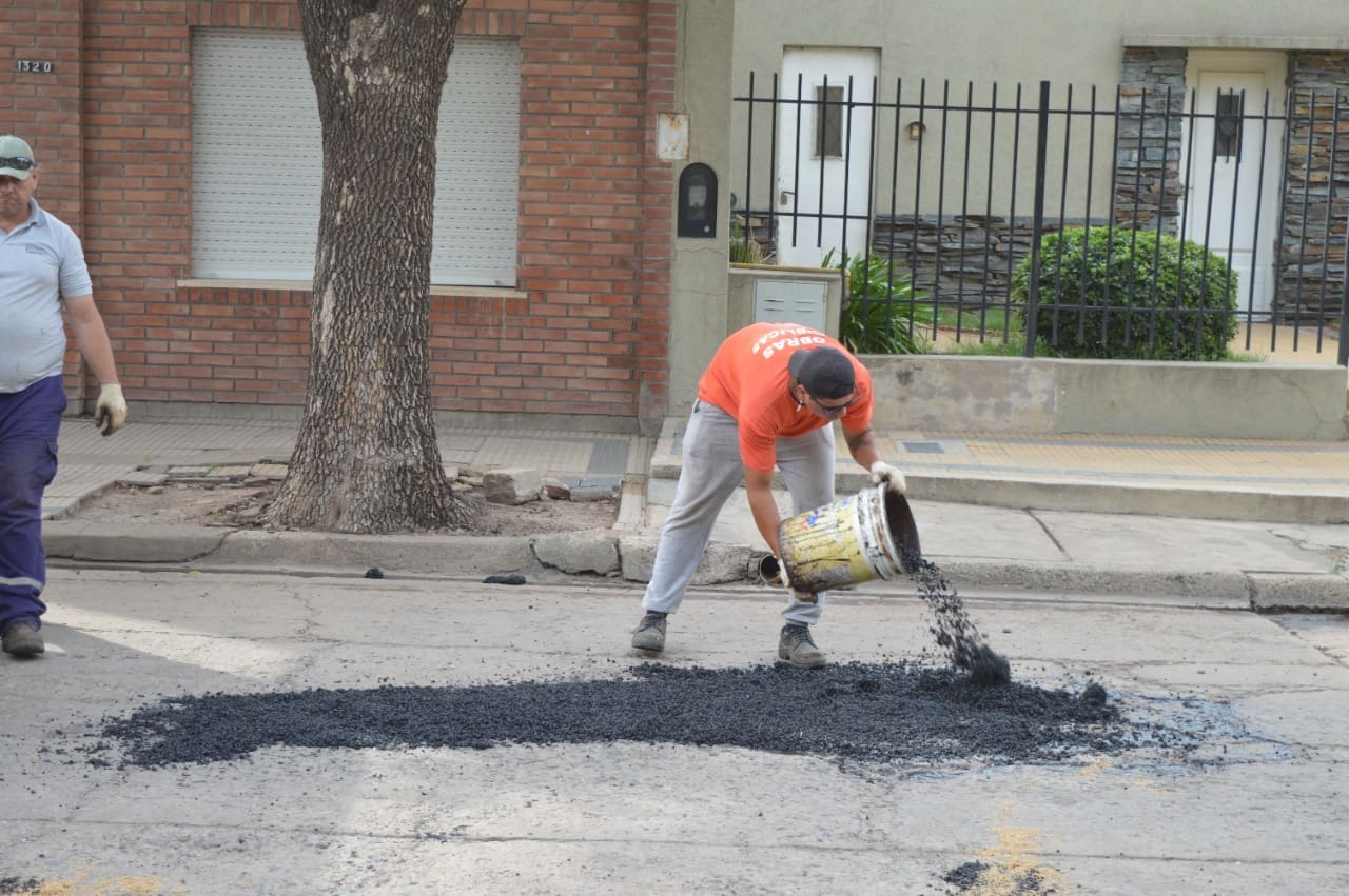 Venado Tuerto: Ejecución de bacheo y mantenimiento en calles céntricas Venado Tuerto: Ejecución de bacheo y mantenimiento en calles céntricas
