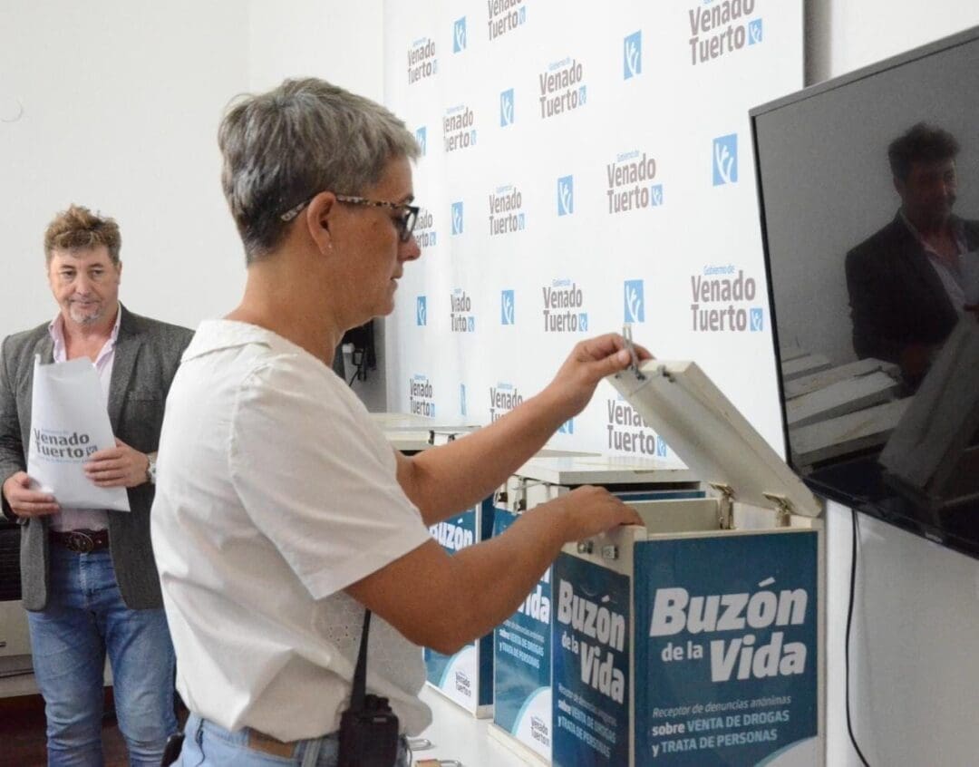 Venado Tuerto: El gobierno municipal presentará en fiscalía las 41 denuncias de Buzones de la Vida Venado Tuerto: El gobierno municipal presentará en fiscalía las 41 denuncias de Buzones de la Vida