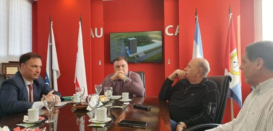 El senador Enrico se reunió con asociaciones de camioneros y sigue reclamando medidas para el sector El senador Enrico se reunió con asociaciones de camioneros y sigue reclamando medidas para el sector