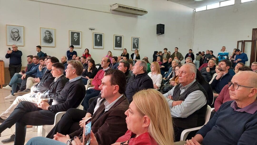 Orciani fue parte del encuentro del Foro de Intendentes y Presidentes Comunales de la UCR Orciani fue parte del encuentro del Foro de Intendentes y Presidentes Comunales de la UCR
