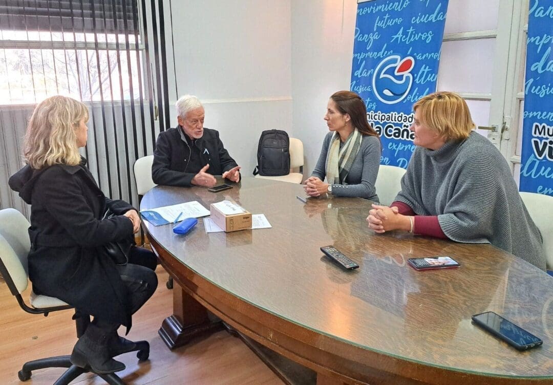 Villa Cañás: El municipio recibió un alómetro y cascos Villa Cañás: El municipio recibió un alómetro y cascos