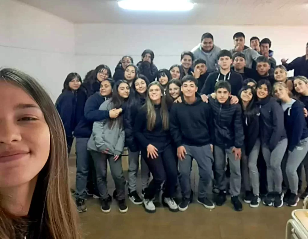 María Teresa: Consolidando enlaces con estudiantes secundarios