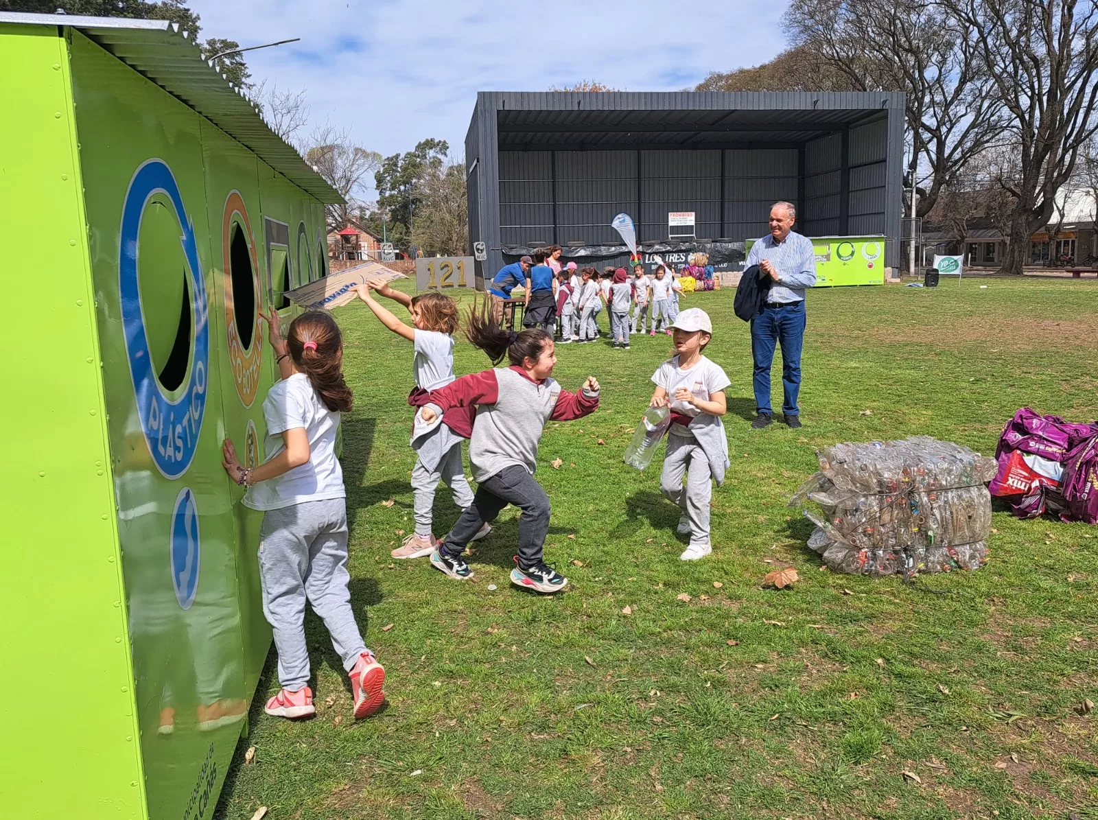 Villa Cañás: Jornada recreativa y educativa del programa Yo Reciclo Villa Cañás: Jornada recreativa y educativa del programa Yo Reciclo