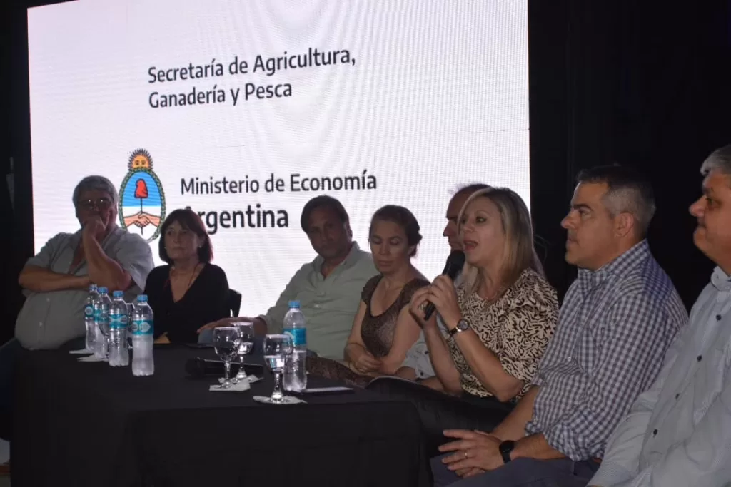 Sacnun entregó fondo rotatorio de 480 millones de pesos para productores hortícolas de Rosario Sacnun entregó fondo rotatorio de 480 millones de pesos para productores hortícolas de Rosario