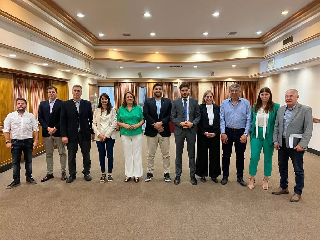 Pullaro lideró reuniones de trabajo para informar la situación financiera provincial que recibirá su gestión Pullaro lideró reuniones de trabajo para informar la situación financiera provincial que recibirá su gestión