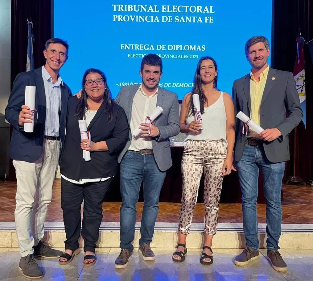 Entregaron diplomas a las autoridades electas en Santa Fe Entregaron diplomas a las autoridades electas en Santa Fe