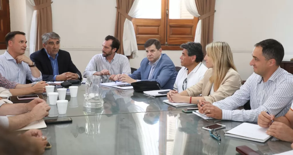 Provincia coordina acciones con municipios y comunas ante la crisis hídrica Provincia coordina acciones con municipios y comunas ante la crisis hídrica