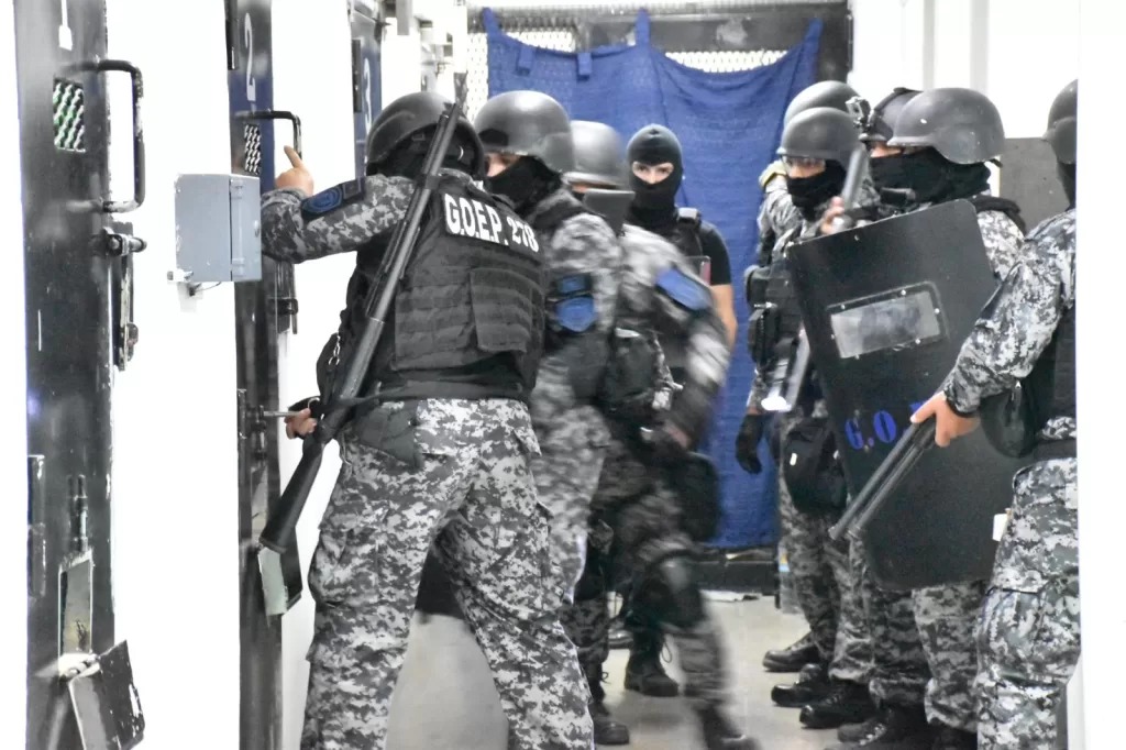 Provincia trasladó a narcos y sicarios a pabellones de máxima seguridad Provincia trasladó a narcos y sicarios a pabellones de máxima seguridad