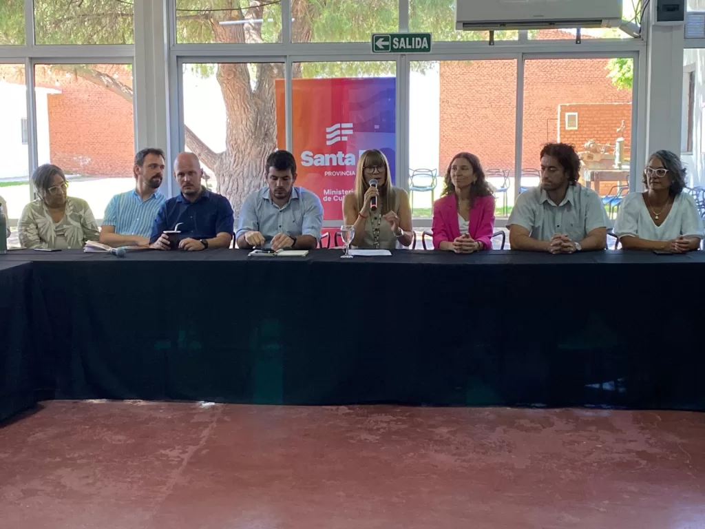La senadora Di Gregorio y la ministra Rueda apuntan a recuperar la identidad cultural de General López La senadora Di Gregorio y la ministra Rueda apuntan a recuperar la identidad cultural de General López