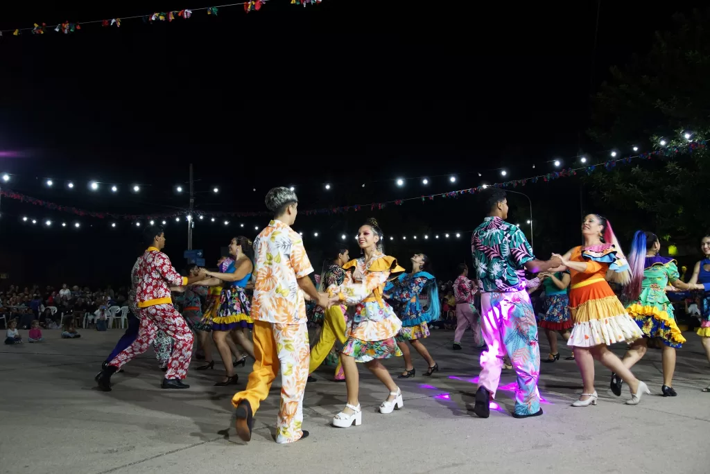 Santa Isabel: Éxito Rotundo en el Gran Baile de Carnaval Santa Isabel: Éxito Rotundo en el Gran Baile de Carnaval