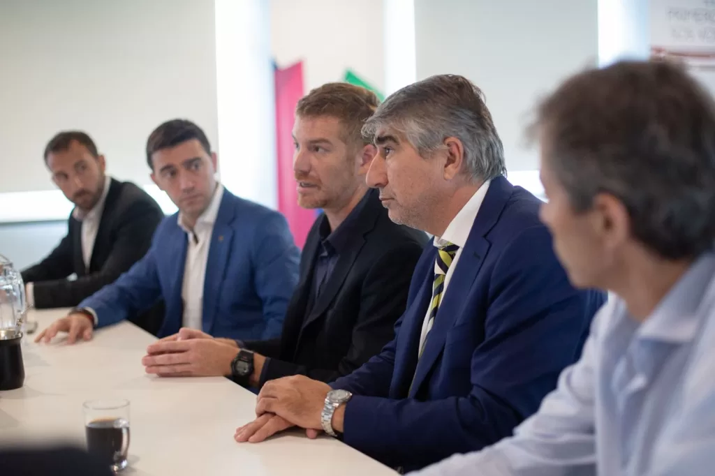 Provincia comienza a compactar los primeros 400 vehículos del Polo Tecnológico de Rosario Provincia comienza a compactar los primeros 400 vehículos del Polo Tecnológico de Rosario