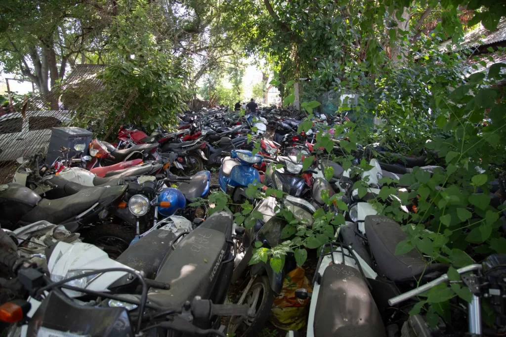 Provincia comienza a compactar los primeros 400 vehículos del Polo Tecnológico de Rosario Provincia comienza a compactar los primeros 400 vehículos del Polo Tecnológico de Rosario