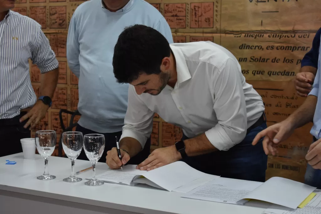 Venado Tuerto: Firma de convenios con vialidad provincial para mejorar la red vial en el departamento Venado Tuerto: Firma de convenios con vialidad provincial para mejorar la red vial en el departamento