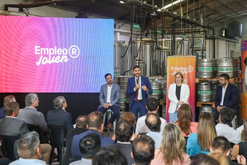 Pullaro: La Provincia pondrá todos los recursos para que los jóvenes accedan a empleo genuino y registrado Pullaro: La Provincia pondrá todos los recursos para que los jóvenes accedan a empleo genuino y registrado