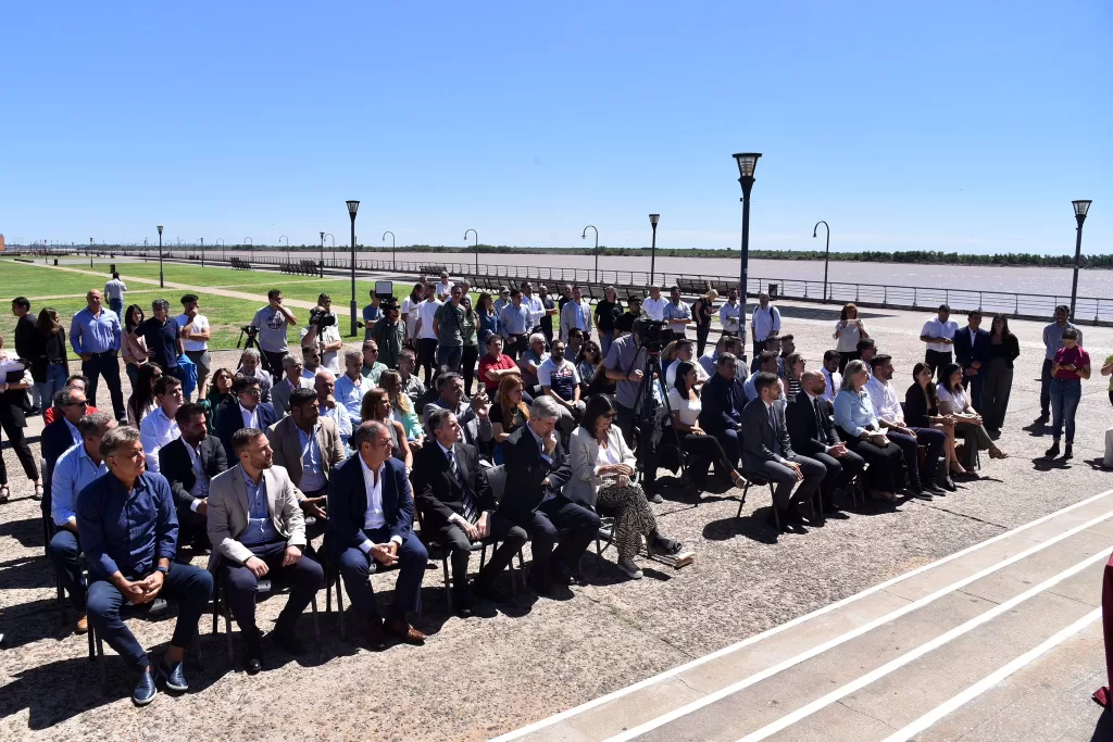 Firmat: 1900 hogares tendrán energía eléctrica mediante paneles solares Firmat: 1900 hogares tendrán energía eléctrica mediante paneles solares