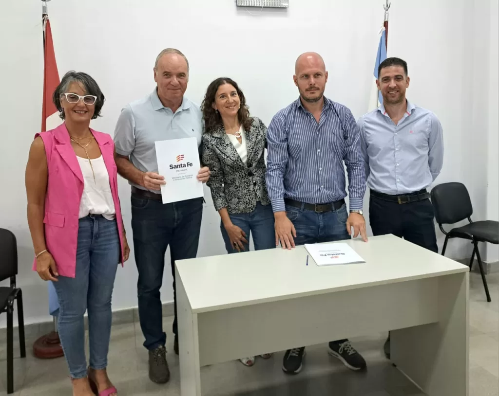 Villa Cañás: Gizzi firmó un convenio para colocar luminarias LED en los barrios de la ciudad