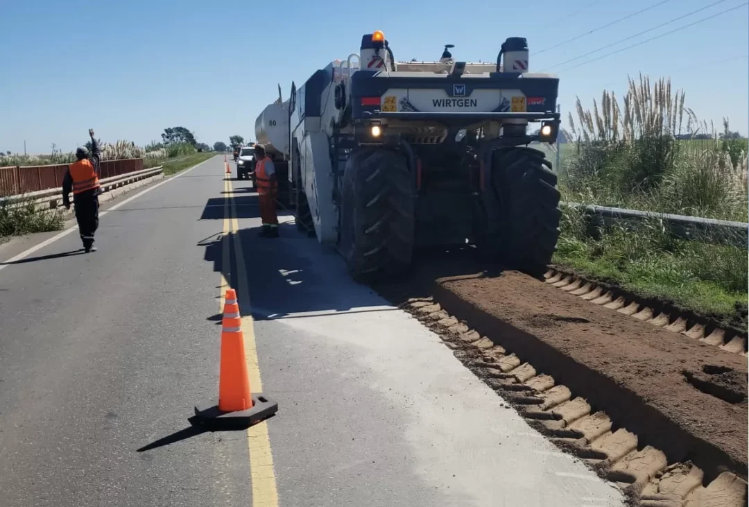 La Provincia avanza con las obras de reparación en la Ruta 93 entre Firmat y Melincué La Provincia avanza con las obras de reparación en la Ruta 93 entre Firmat y Melincué