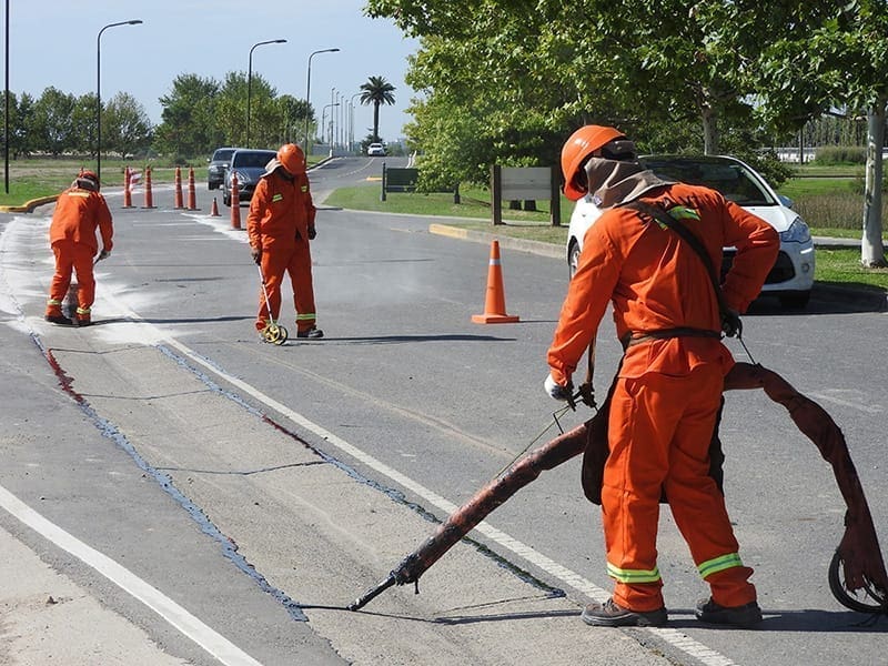 Hubo 52 ofertas para obras de sellado de fisuras en las rutas de todos los departamentos Hubo 52 ofertas para obras de sellado de fisuras en las rutas de todos los departamentos