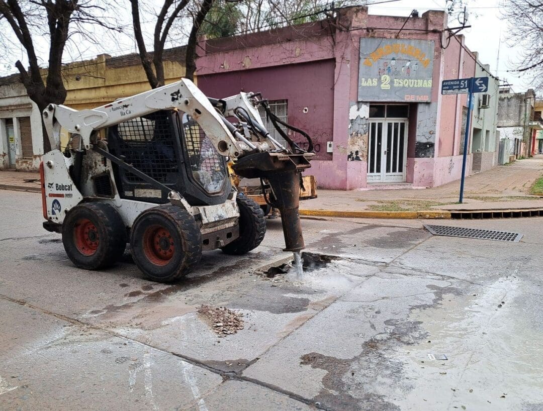 Villa Cañás: El municipio puso en marcha obras de bacheos Villa Cañás: El municipio puso en marcha obras de bacheos