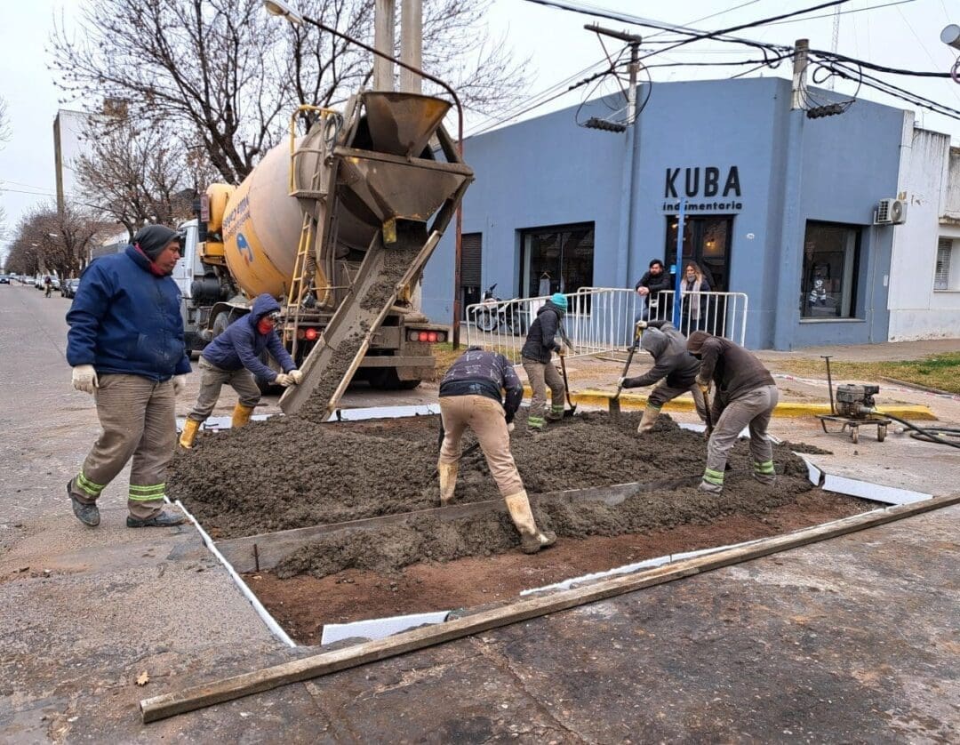 Villa Cañás: El municipio puso en marcha obras de bacheos