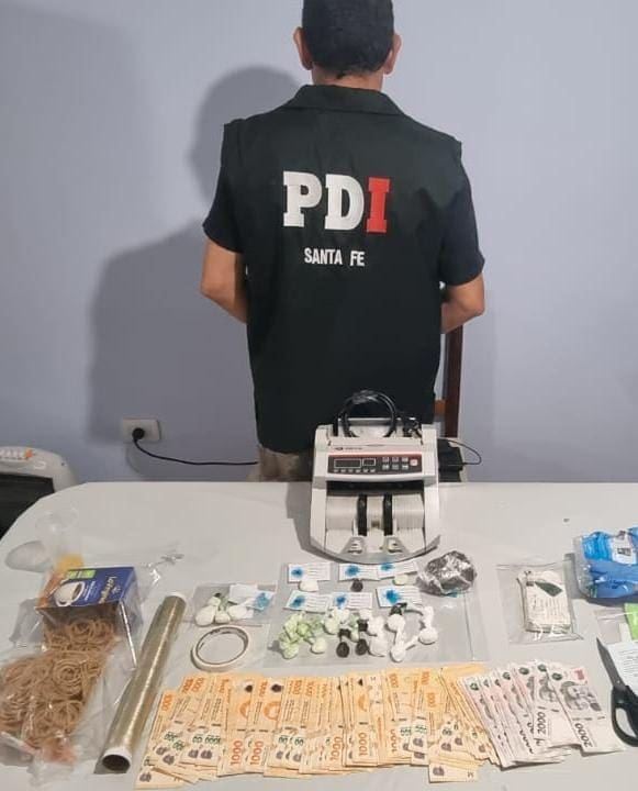 Firmat: PDI aprehendió a tres hombres y tres mujeres por microtráfico Firmat: PDI aprehendió a tres hombres y tres mujeres por microtráfico