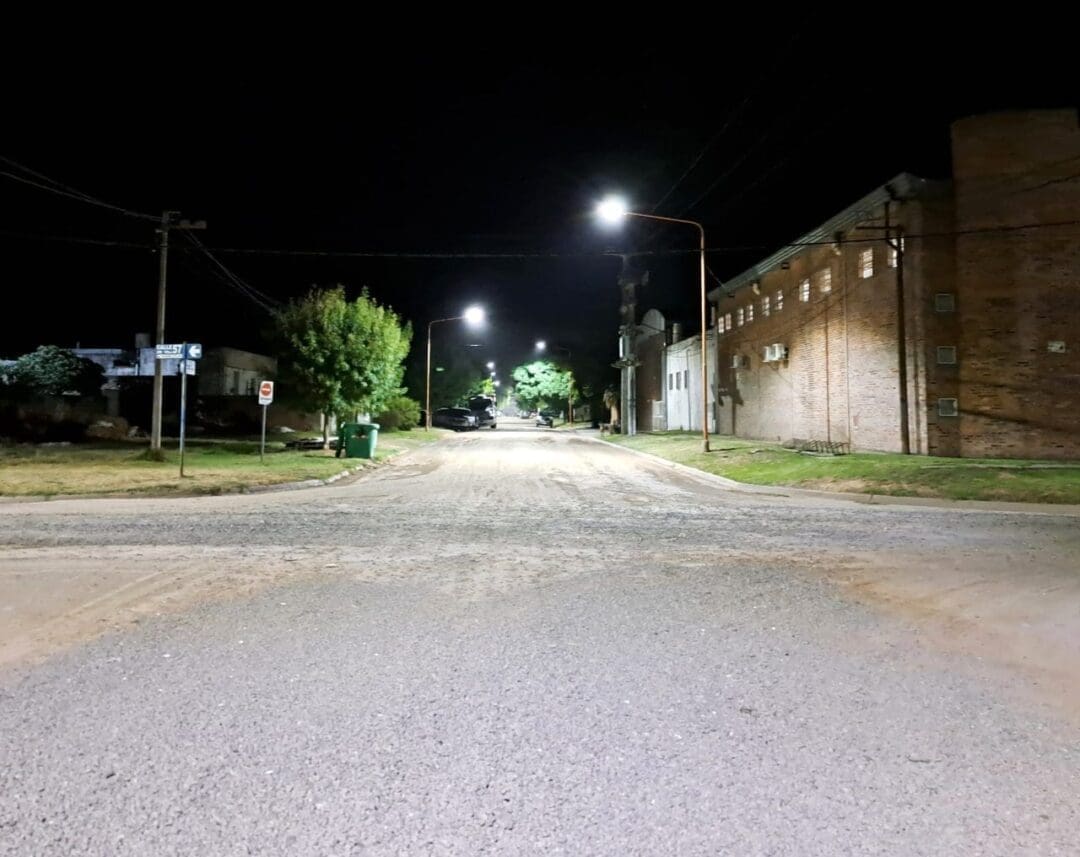 Villa Cañás avanza con la instalación de luces LED en la ciudad