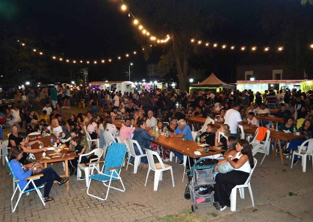 Ni la Lluvia los Detuvo: Noche a Puro Rock en Villa Cañás Ni la Lluvia los Detuvo: Noche a Puro Rock en Villa Cañás