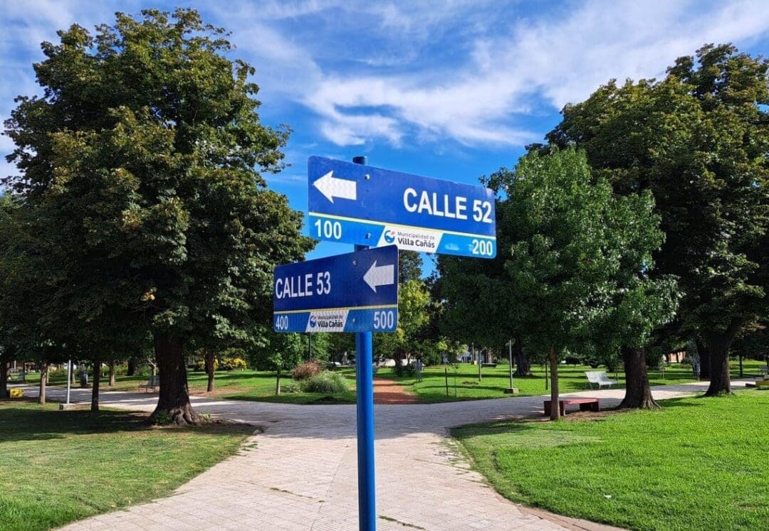 Villa Cañás: Comenzó la instalación de los nuevos nomencladores en calles de la ciudad