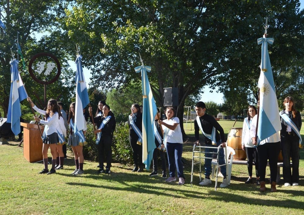 Villa Cañás: Emotivo acto en Homenaje a los Veteranos y Caídos en Malvinas
