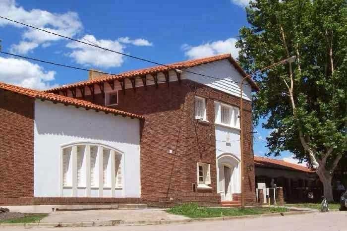 Di Gregorio entregó fondos para obras en escuelas de Santa Isabel y Melincué Di Gregorio entregó fondos para obras en escuelas de Santa Isabel y Melincué
