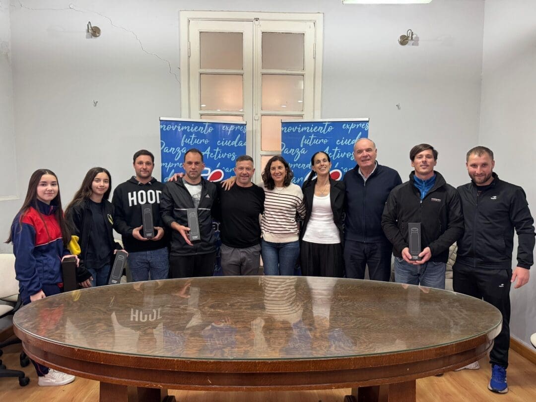 Reconocimiento y becas a deportistas de General López