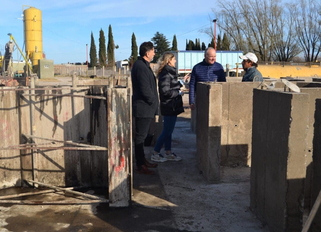 Villa Cañás: El municipio continúa con obras de entubación Villa Cañás: El municipio continúa con obras de entubación