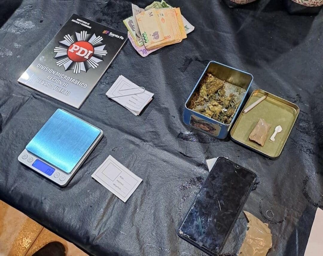 Nueve detenidos en allanamientos por microtráfico en Santa Isabel, Venado Tuerto, San Gregorio y Rosario Nueve detenidos en allanamientos por microtráfico en Santa Isabel, Venado Tuerto, San Gregorio y Rosario