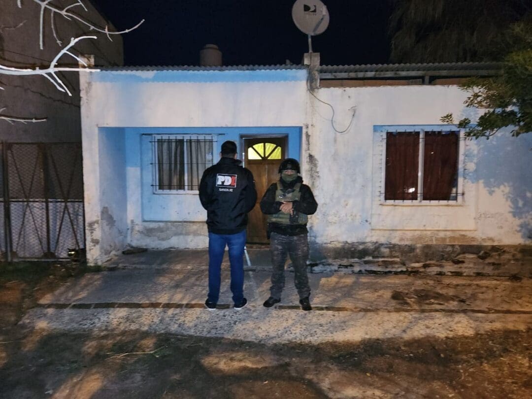 Nueve detenidos en allanamientos por microtráfico en Santa Isabel, Venado Tuerto, San Gregorio y Rosario Nueve detenidos en allanamientos por microtráfico en Santa Isabel, Venado Tuerto, San Gregorio y Rosario