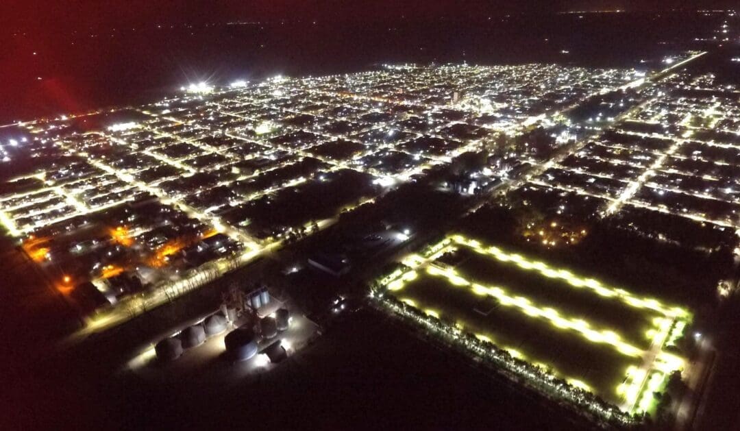 Villa Cañás: El municipio reemplazó 1.230 luminarias por tecnología LED y mejoró la iluminación de la Plaza 9 de Julio Villa Cañás: El municipio reemplazó 1.230 luminarias por tecnología LED y mejoró la iluminación de la Plaza 9 de Julio