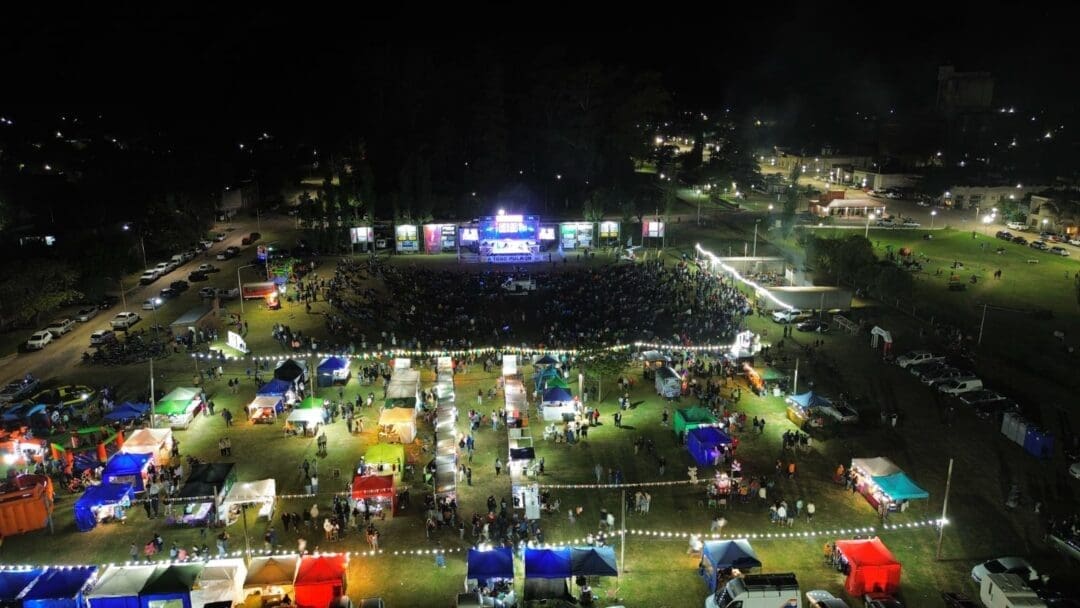 Santa Isabel: Más de 7.000 personas en la segunda noche del festival A Todo Pulmón