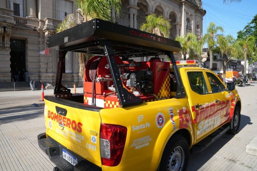 Pullaro entregó nuevo equipamiento a los Bomberos Voluntarios