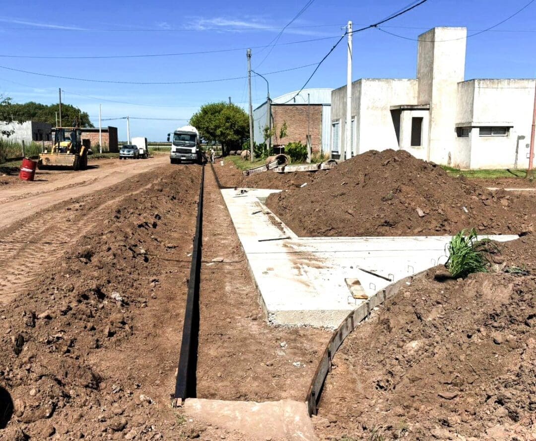 Villa Cañás: Avanzan nuevas obras de cordón cuneta en distintos sectores de la ciudad Villa Cañás: Avanzan nuevas obras de cordón cuneta en distintos sectores de la ciudad