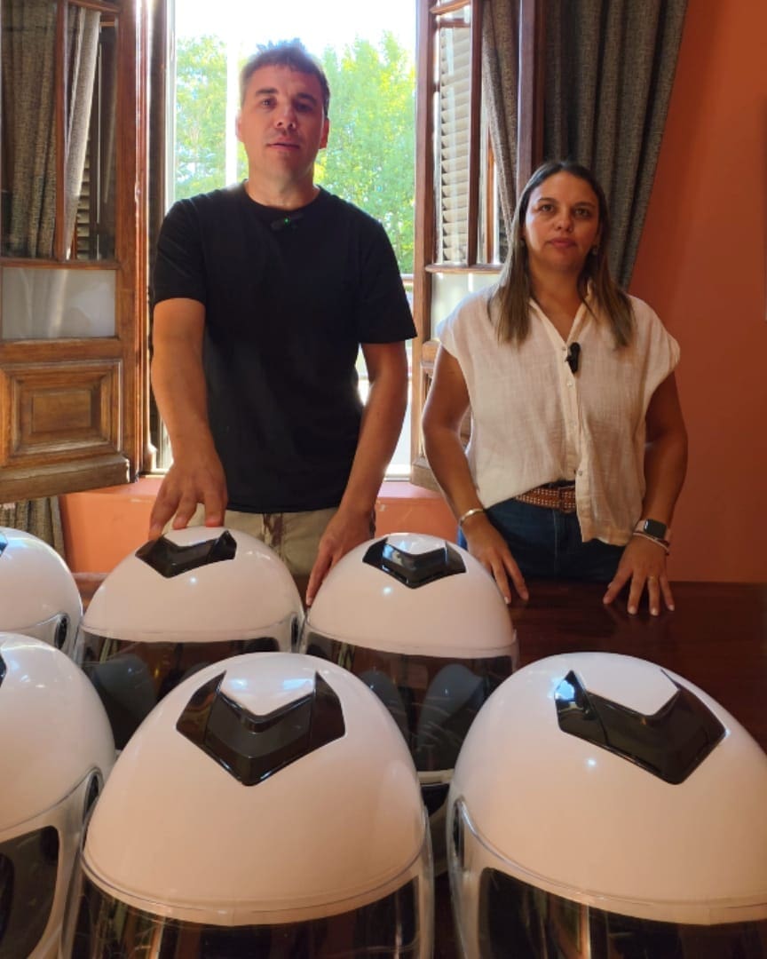 Santa Isabel impulsa el uso del casco con facilidades de pago para empleados y vecinos Santa Isabel impulsa el uso del casco con facilidades de pago para empleados y vecinos