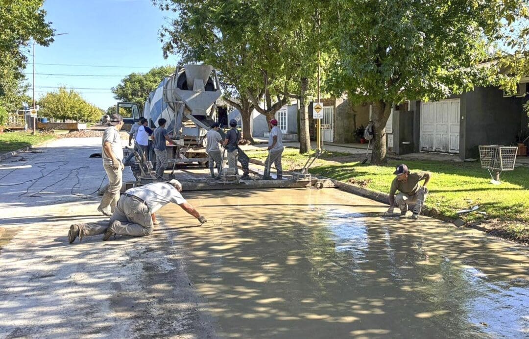 Villa Cañás: Avanza con nuevas obras de pavimento y cordón cuneta en distintos barrios Villa Cañás: Avanza con nuevas obras de pavimento y cordón cuneta en distintos barrios