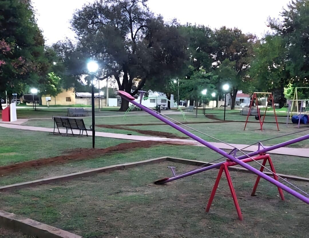 Villa Cañás: Colocaron nuevas luces LED en la plaza Luis Lavelli del barrio Fonavi Villa Cañás: Colocaron nuevas luces LED en la plaza Luis Lavelli del barrio Fonavi